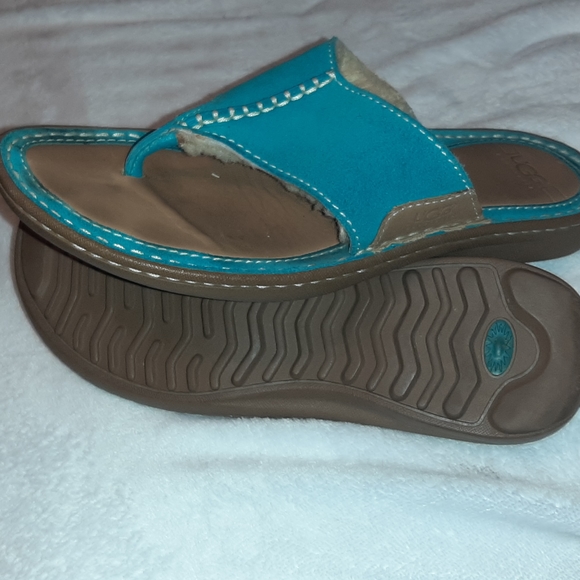 Gorgeous Teal UGG Sandals - Picture 4 of 5